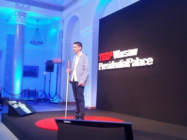 Paweł Urbański jako prelegent na TEDx.